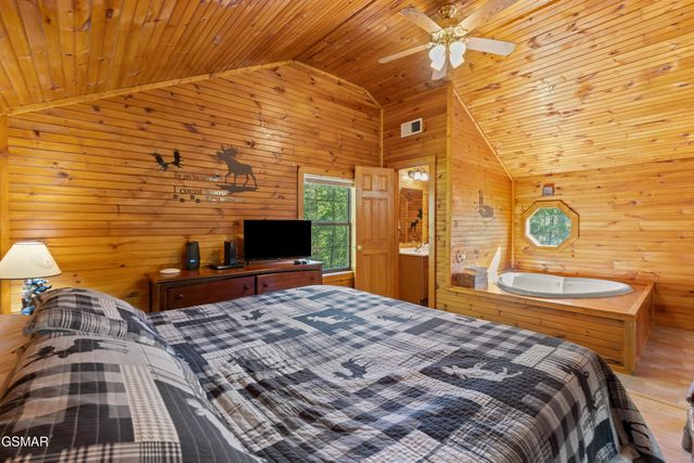 742 Nighthawk Way, Pigeon Forge, TN 37863