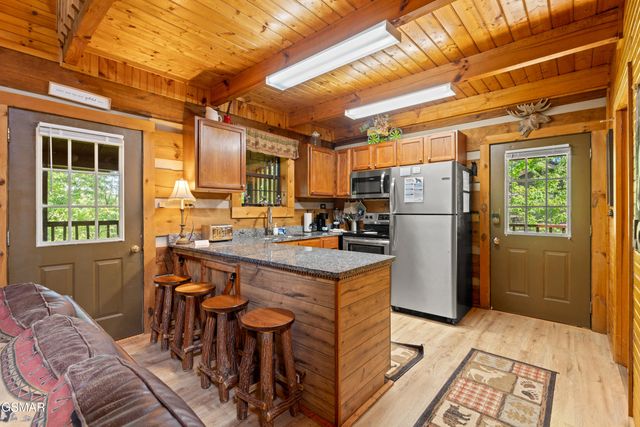 742 Nighthawk Way, Pigeon Forge, TN 37863
