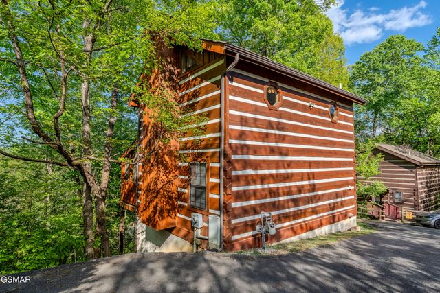 742 Nighthawk Way, Pigeon Forge, TN 37863