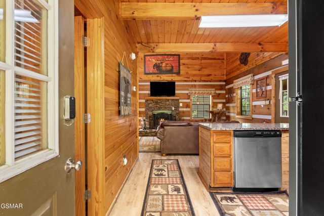 742 Nighthawk Way, Pigeon Forge, TN 37863