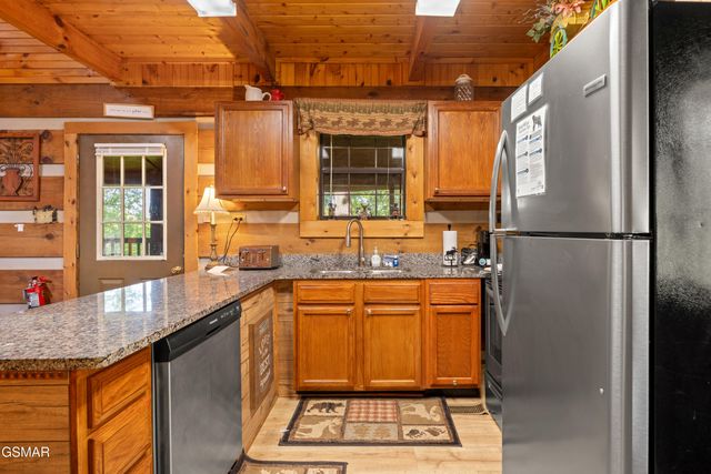742 Nighthawk Way, Pigeon Forge, TN 37863