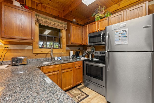742 Nighthawk Way, Pigeon Forge, TN 37863