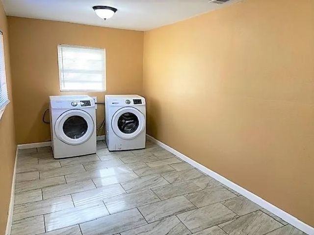 909 S Montgomery Street, Sherman, TX 75090