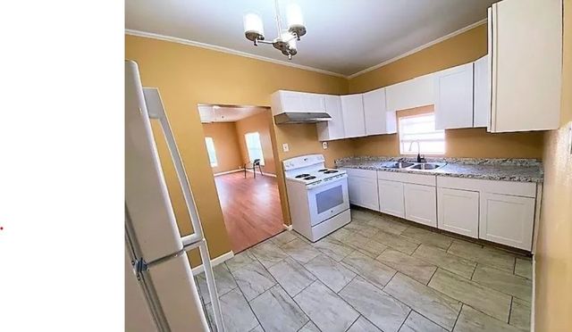 909 S Montgomery Street, Sherman, TX 75090