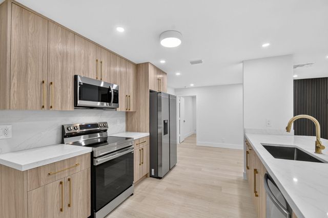 1304 SW 23rd Street, Boynton Beach, FL 33426