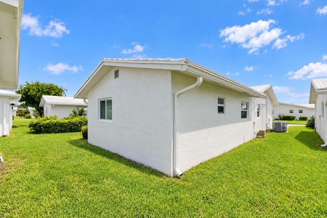 1304 SW 23rd Street, Boynton Beach, FL 33426