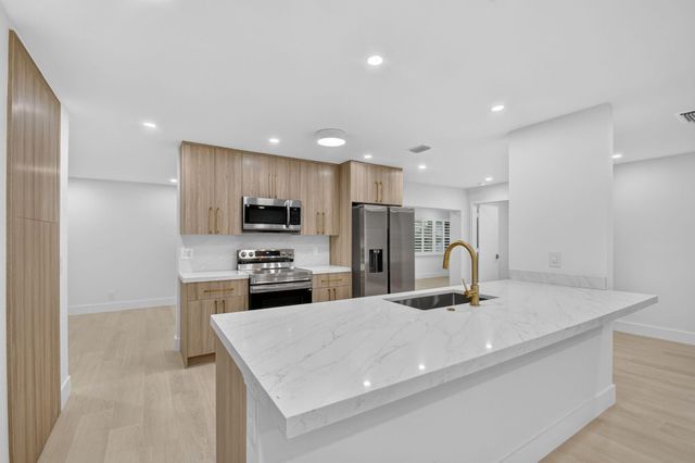 1304 SW 23rd Street, Boynton Beach, FL 33426