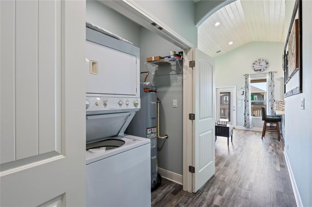935 Eastview B, Port Bolivar, TX 77650