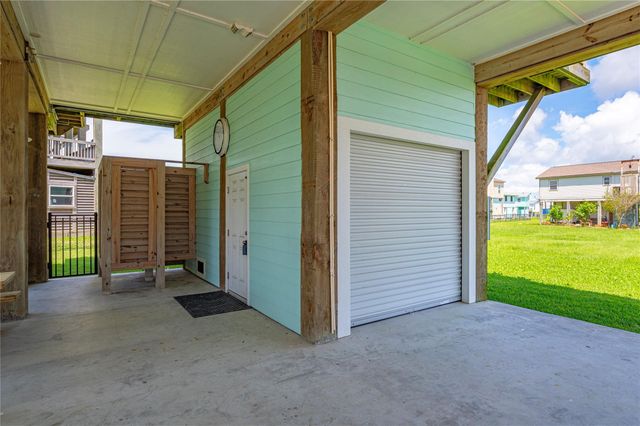 935 Eastview B, Port Bolivar, TX 77650