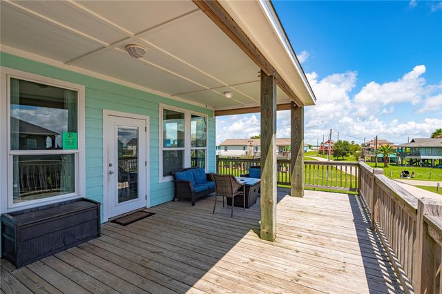 935 Eastview B, Port Bolivar, TX 77650