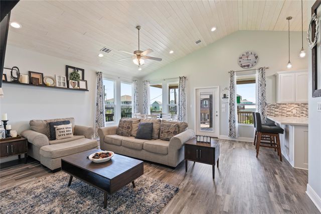 935 Eastview B, Port Bolivar, TX 77650