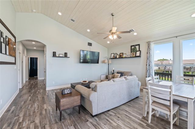 935 Eastview B, Port Bolivar, TX 77650