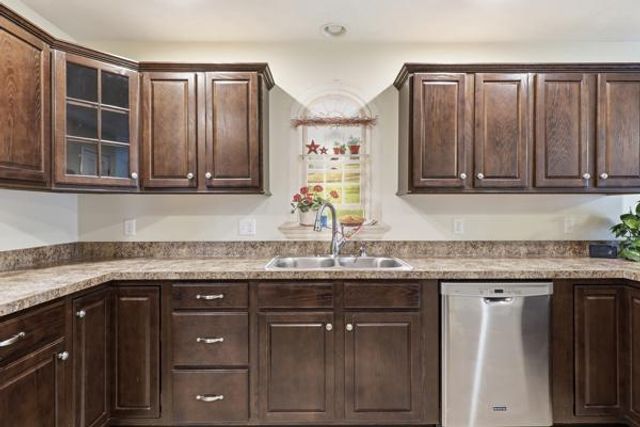 1366 CHAMI DR, Spring Grove, PA 17362