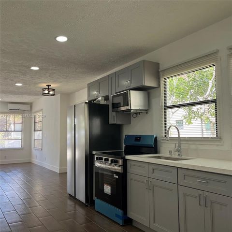 8 S C St, Lake Worth, FL 33460
