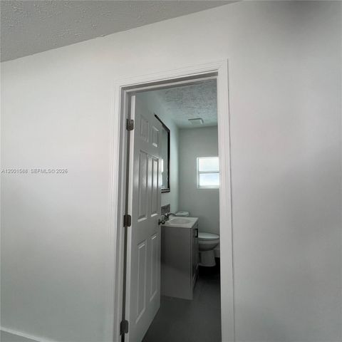 8 S C St, Lake Worth, FL 33460