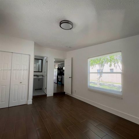 8 S C St, Lake Worth, FL 33460