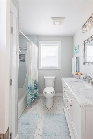 102 Edgewater Rd, Hull, MA 02045