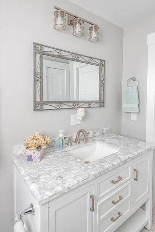 102 Edgewater Rd, Hull, MA 02045