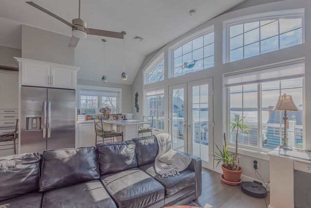 102 Edgewater Rd, Hull, MA 02045