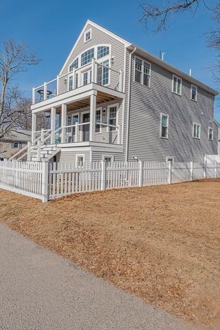 102 Edgewater Rd, Hull, MA 02045