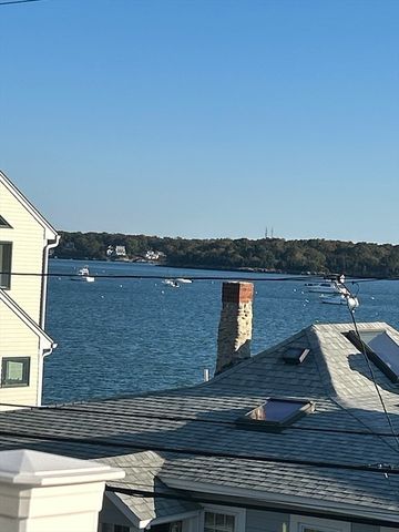 102 Edgewater Rd, Hull, MA 02045