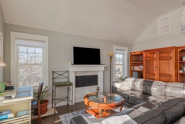 102 Edgewater Rd, Hull, MA 02045