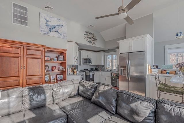 102 Edgewater Rd, Hull, MA 02045