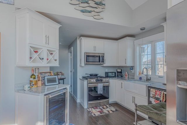 102 Edgewater Rd, Hull, MA 02045