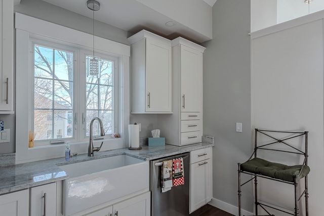 102 Edgewater Rd, Hull, MA 02045