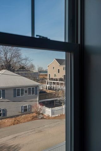 102 Edgewater Rd, Hull, MA 02045