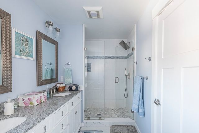 102 Edgewater Rd, Hull, MA 02045