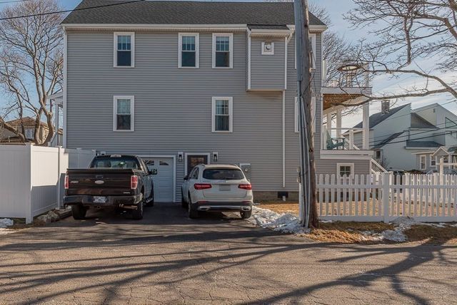 102 Edgewater Rd, Hull, MA 02045