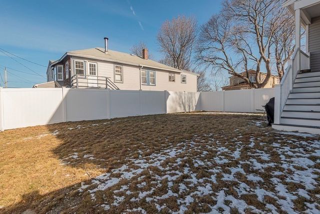 102 Edgewater Rd, Hull, MA 02045