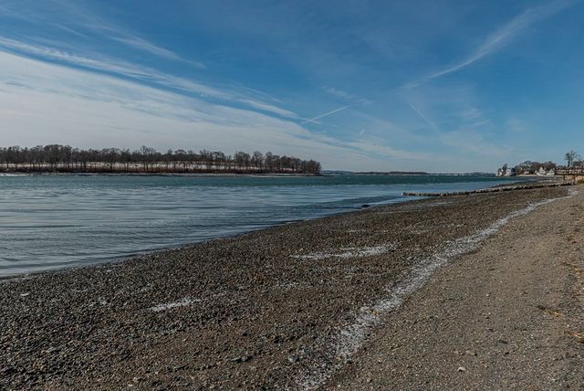 102 Edgewater Rd, Hull, MA 02045