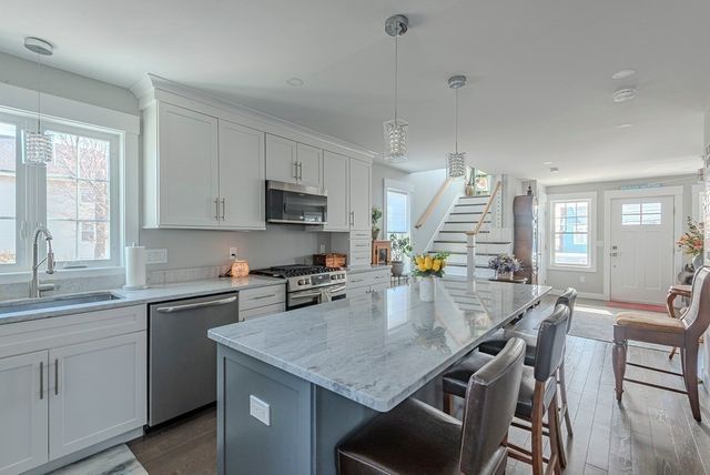 102 Edgewater Rd, Hull, MA 02045