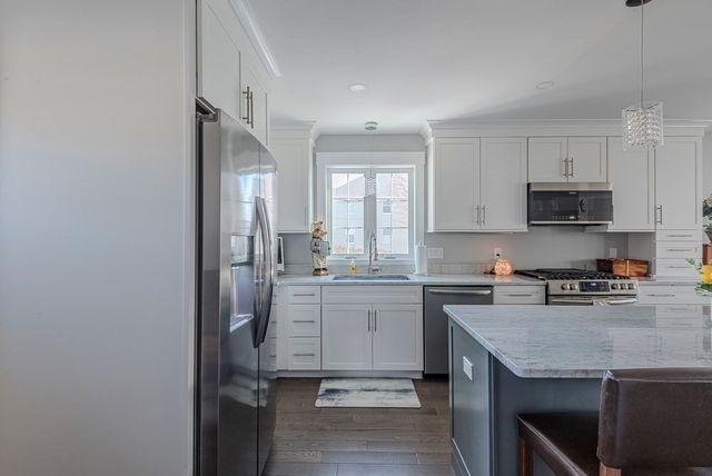 102 Edgewater Rd, Hull, MA 02045