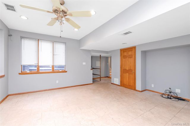 5 Glenbrook Road, Hicksville, NY 11801