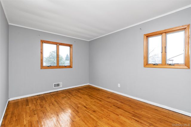 5 Glenbrook Road, Hicksville, NY 11801