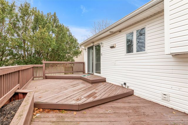 5 Glenbrook Road, Hicksville, NY 11801