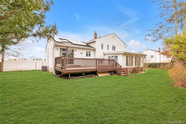 5 Glenbrook Road, Hicksville, NY 11801