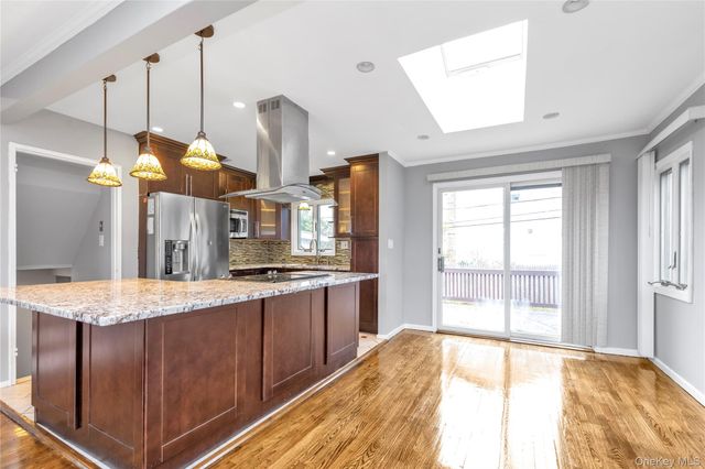 5 Glenbrook Road, Hicksville, NY 11801