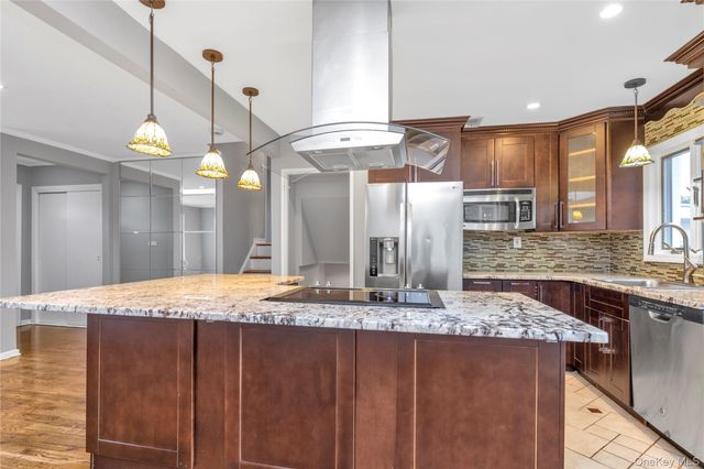 5 Glenbrook Road, Hicksville, NY 11801