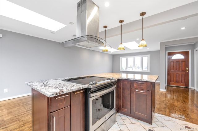 5 Glenbrook Road, Hicksville, NY 11801