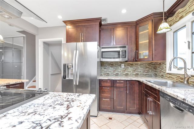 5 Glenbrook Road, Hicksville, NY 11801