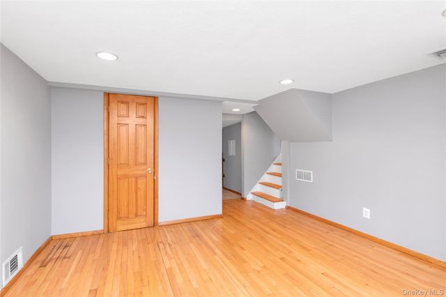 5 Glenbrook Road, Hicksville, NY 11801