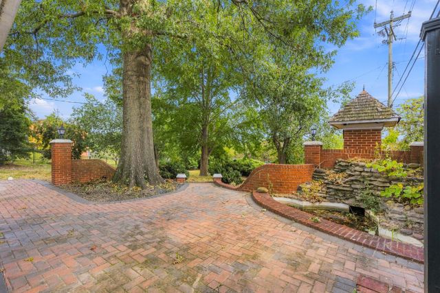 2711 Noonan Dr, Nashville, TN 37206