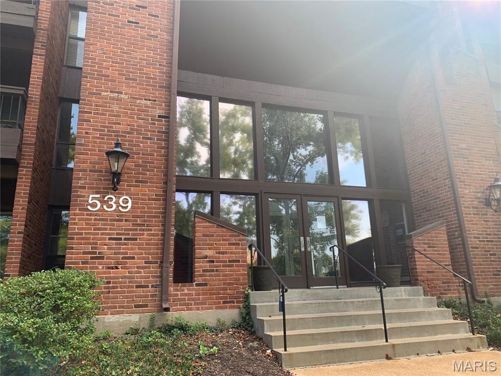 539 Coeur De Royale Drive 105, Creve Coeur, MO 63141