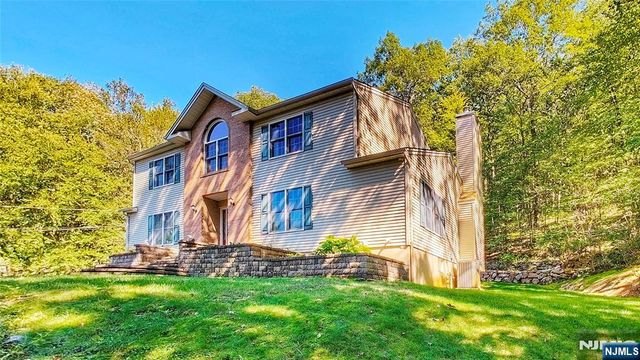 281 Kinnelon Road, Kinnelon Borough, NJ 07405