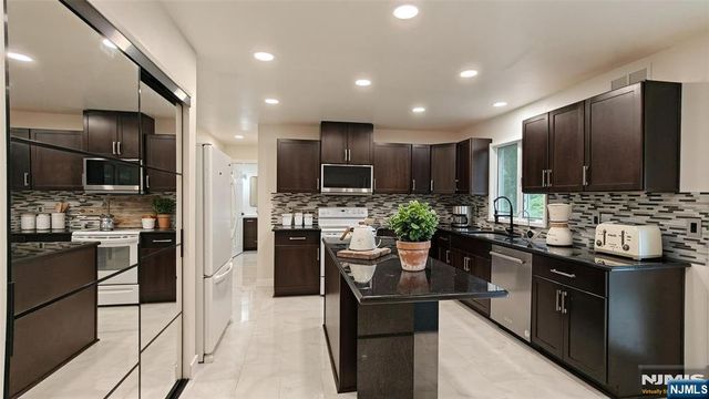 281 Kinnelon Road, Kinnelon Borough, NJ 07405