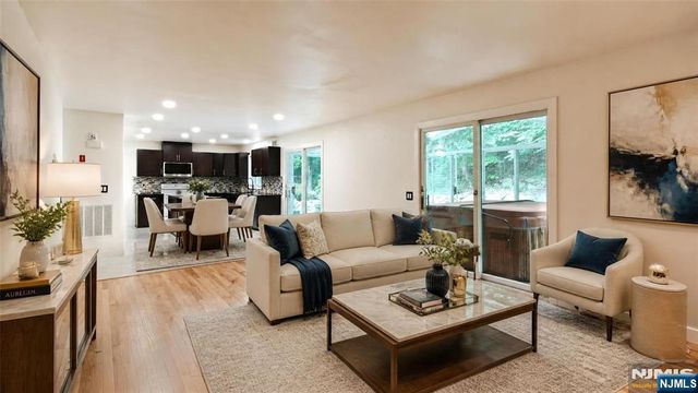 281 Kinnelon Road, Kinnelon Borough, NJ 07405